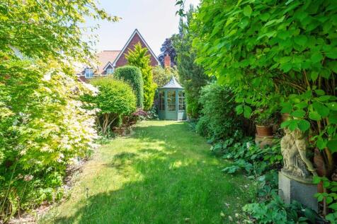 11 Balaton Place-...