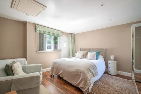 Red House, 11 New...