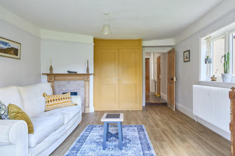 82 High Street, B...