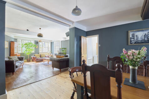 82 High Street, B...