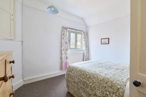 82 High Street, B...