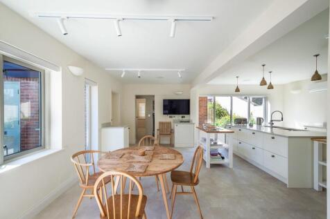 9a Chapel Street-...