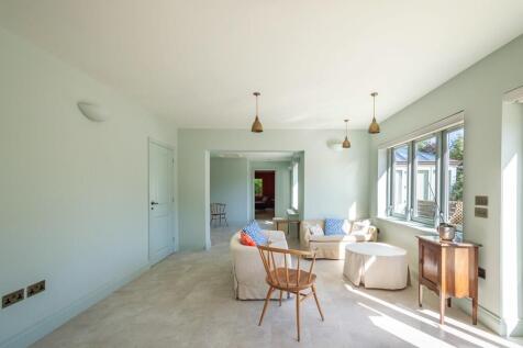 9a Chapel Street-...