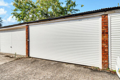 4 Copthorne Chase...