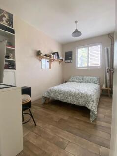 37CR-bedroom pic ...