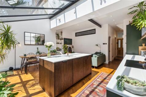 Kitchen / Reception