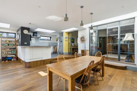 Kitchen / Dining