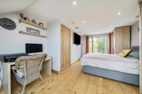 1364739-4-68e7f97...