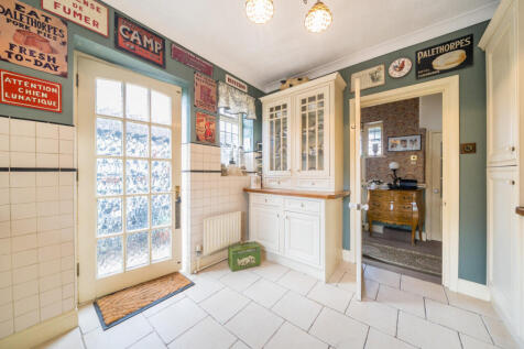 1363298-9-68e4fad...