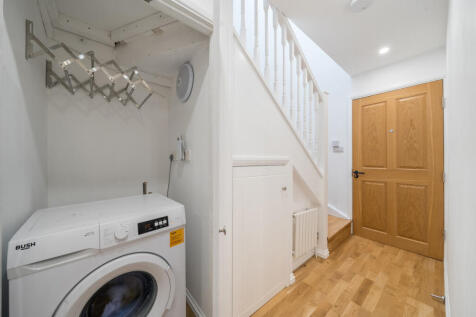 1366081-9-68fa099...