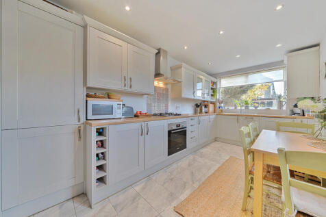 1371877-15-690350...