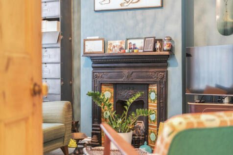 1373230-19-6908e6...