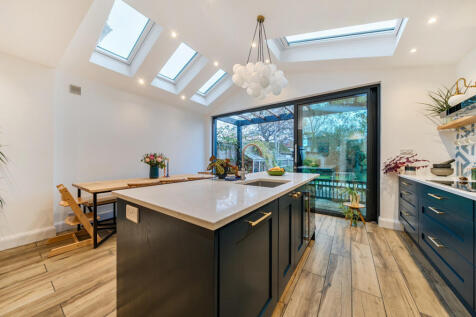 1384959-6-6925df8...