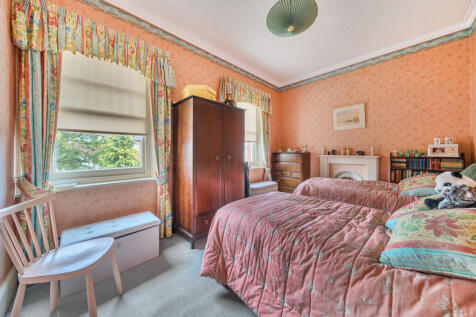 1360290-5-68d6a90...