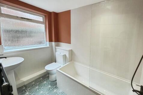 pbox-bathroom-316490.JPG