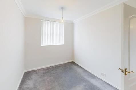 245c4e8a-12-Malcolm-Court-Bedroom 202.jpg
