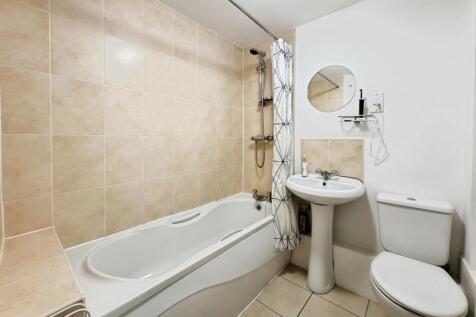 3350b115-BATHROOM.jpg