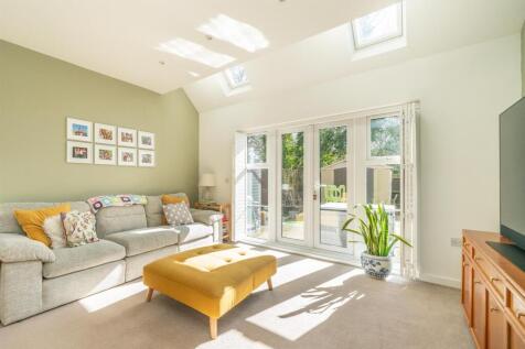 16-Burrow-Close-lounge 2.jpg