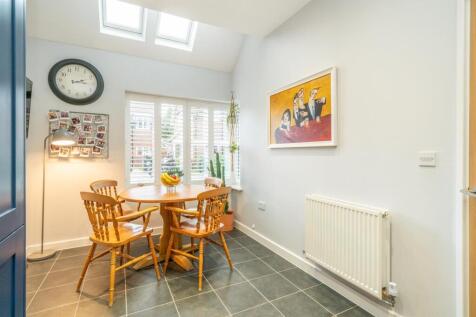 Kitchen/ Dining Room