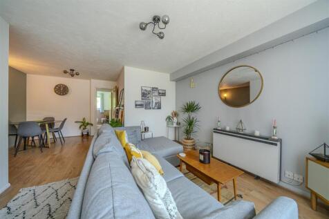 Lounge/ Dining Room