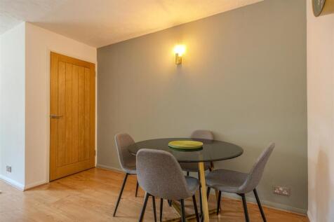 Lounge/ Dining Room