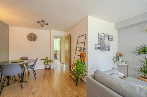 Lounge/ Dining Room