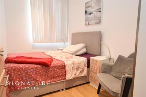 Bedroom One 2 (2).jpg
