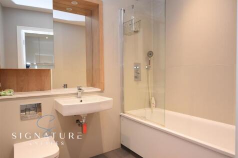 Bathroom (2).jpg