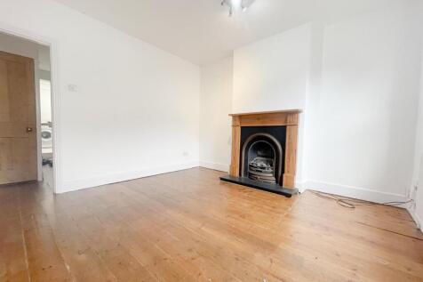 Living Room (4).jpg
