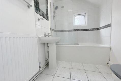 Bathroom (17).jpg