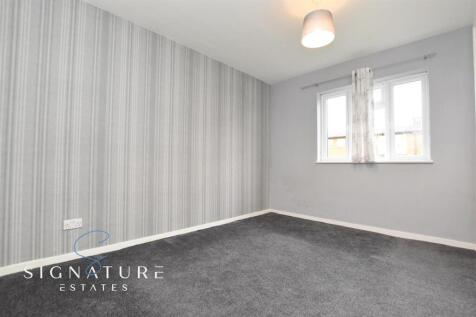 Master Bedroom (10).jpg