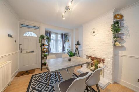 Lounge/ Dining Room