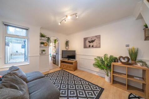 Shaftesbury lounge 3.jpg
