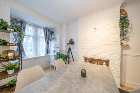 Shaftesbury Lounge 9.jpg