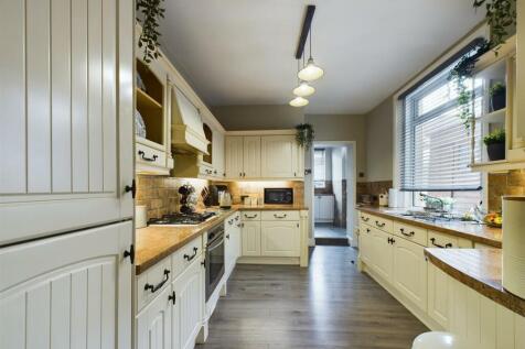 kitchen 1.jpg