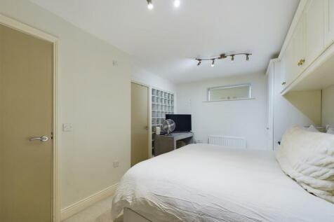 bed 1 2.jpg