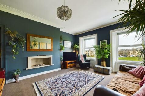 lounge 1.jpg
