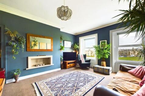 lounge1.jpg