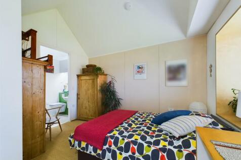 bed 2 3.jpg
