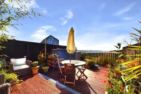 V PATIO.jpg
