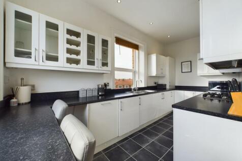 Kitchen 2.jpg