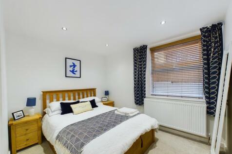 bed 1.jpg