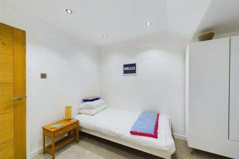 bed 2 2.jpg