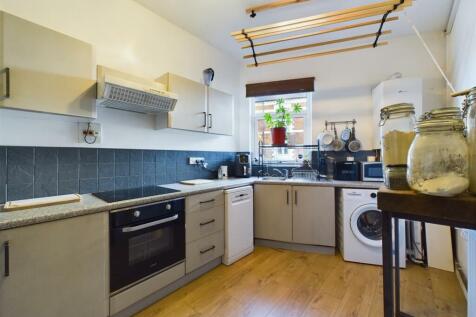 Kitchen 2.jpg