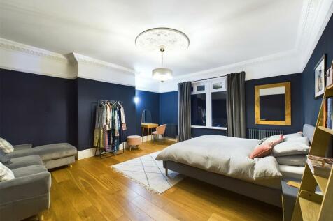 Bed 2 - 1.jpg