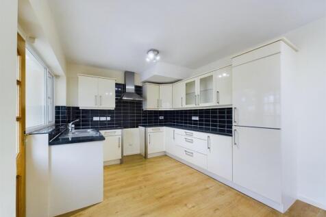 Kitchen 2.jpg