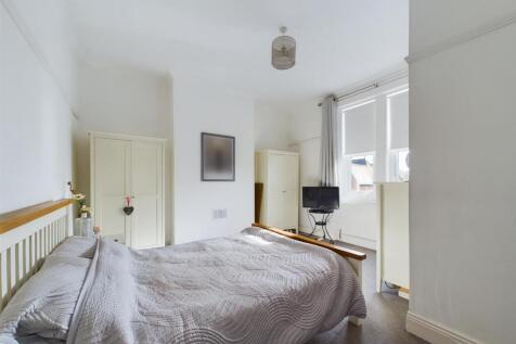 bed 1.jpg
