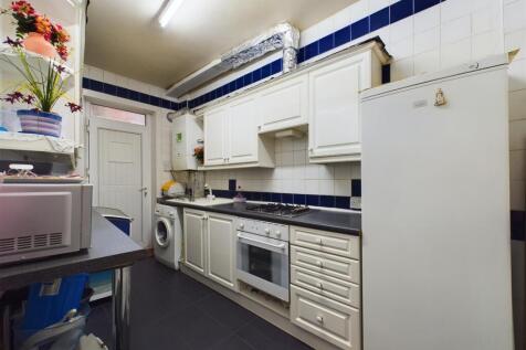 Kitchen 2.jpg