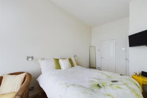 bed 1 2.jpg