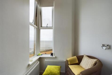 bed 1 window 2.jpg